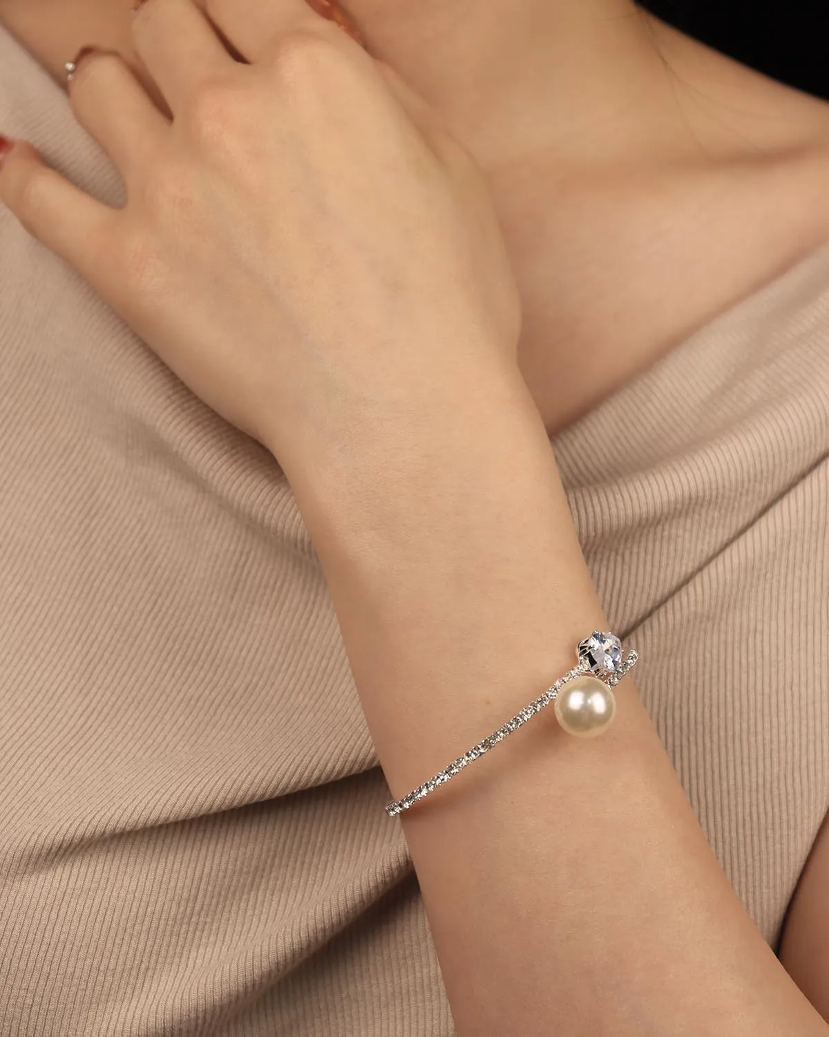 Glitter Crystal Rhinestone Cuff Bracelet Layered Pearl Adjustable Tennis Bangle Bracelet Bridal Jewelry Accessories for Women