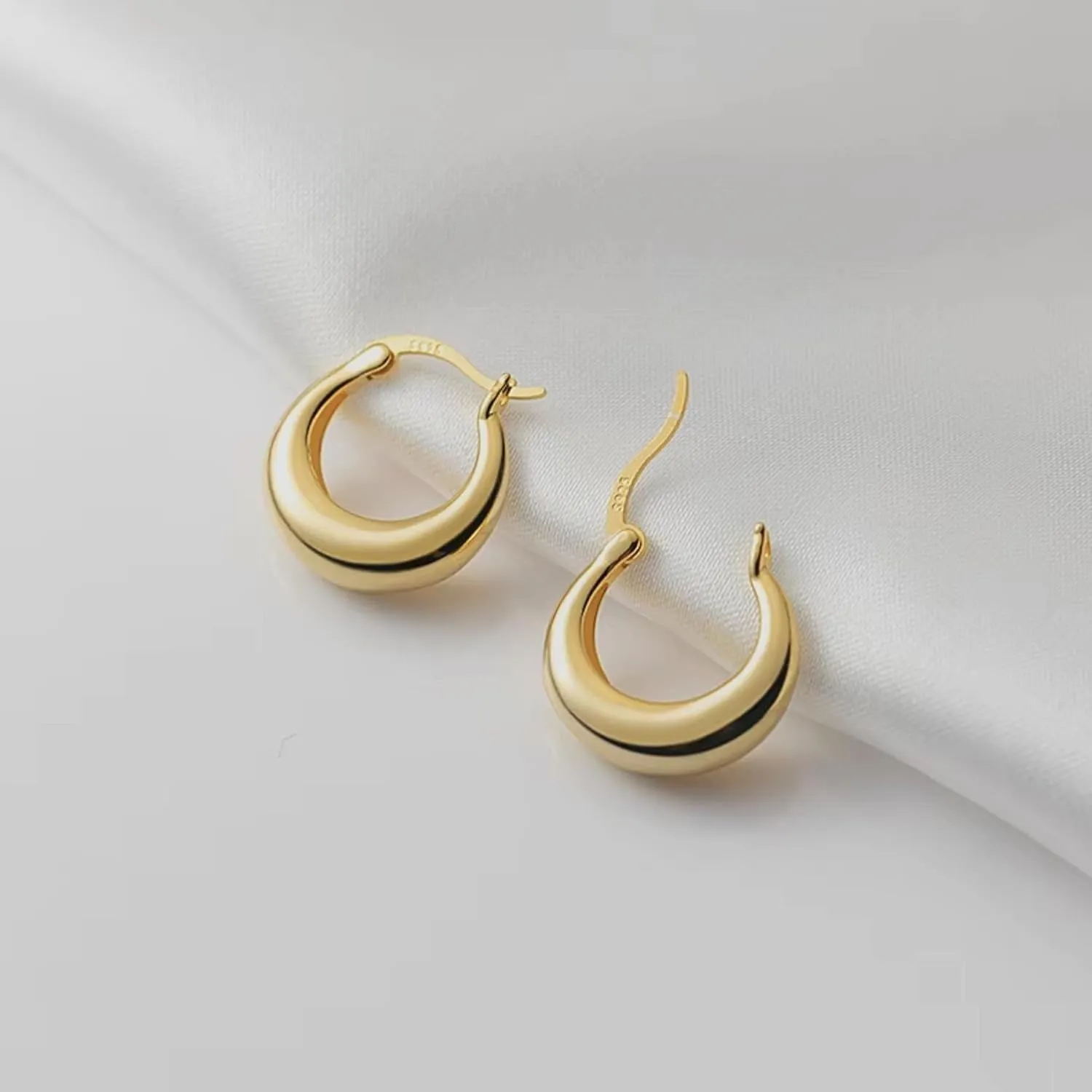 QueenBee 925 Sterling Silver Chunky Hoop Earrings for Women  Gold or Silver Plated, Hypoallergenic Gift Jewelry