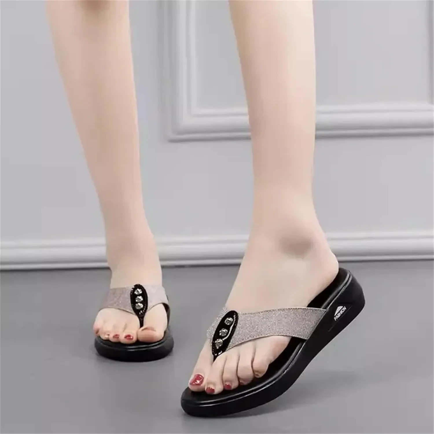 Women's Flat Flip-Flop Sandals - Open Toe Summer Beach Outerwear
